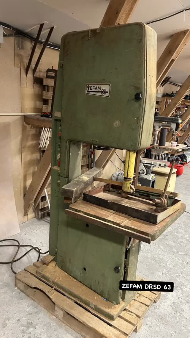 Lintsaag ZEFAM DRSD 63 

Pink on aastast 1980, aga töötab ilusti. 

#puutööriistad #oldbutgold❤️