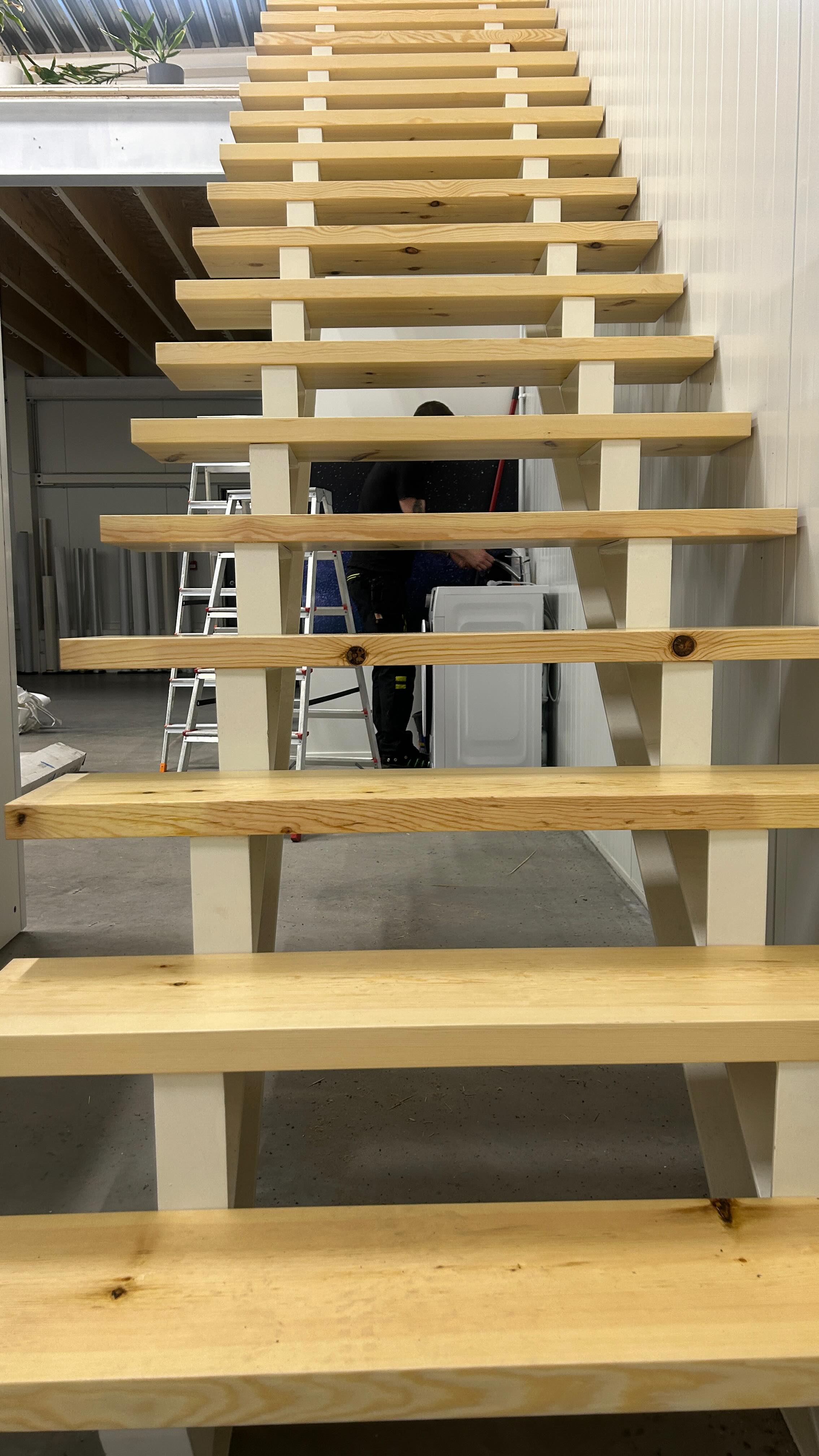 Trepiastmed 

Seekord sai tehtud astmed kleebiste tootmisega tegelevale ettevõttele. Lisaks praktilisele väärtusele lisab puit ruumile ka hubasust. 

Tänud usalduse ja tellimuse eest @5plusspaigaldus 

Materjal: mänd
Viimistlus: lakk 

#täispuit #väiketootmine