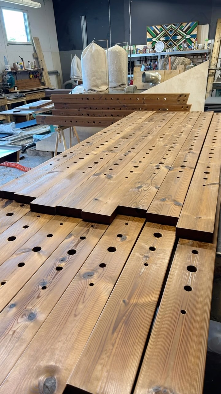 Mõned avad sai puuritud. 

#koneitacomeesti #puutöö #woodworking